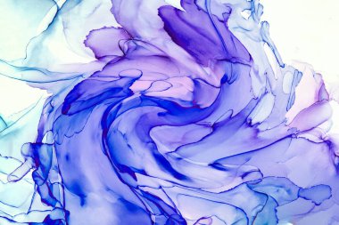 Alkol mürekkebi teknikli doğal akışkan resim. Yumuşak rüya renkleri şeffaf dalgalı çizgiler oluşturur.