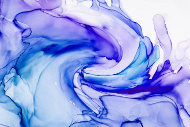 Alkol mürekkebi teknikli doğal akışkan resim. Yumuşak rüya renkleri şeffaf dalgalı çizgiler oluşturur.