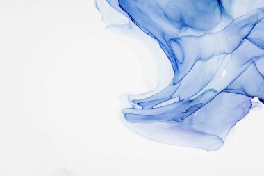 Alkol mürekkebi teknikli doğal akışkan resim. Yumuşak rüya renkleri şeffaf dalgalı çizgiler oluşturur.