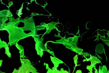 Alkol mürekkebi teknikli doğal akışkan resim. Yumuşak rüya renkleri şeffaf dalgalı çizgiler oluşturur.