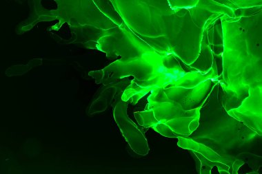 Alkol mürekkebi teknikli doğal akışkan resim. Yumuşak rüya renkleri şeffaf dalgalı çizgiler oluşturur.