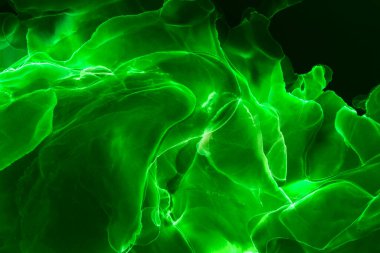 Alkol mürekkebi teknikli doğal akışkan resim. Yumuşak rüya renkleri şeffaf dalgalı çizgiler oluşturur.