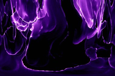 Alkol mürekkebi teknikli doğal akışkan resim. Yumuşak rüya renkleri şeffaf dalgalı çizgiler oluşturur.