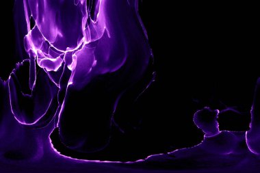 Alkol mürekkebi teknikli doğal akışkan resim. Yumuşak rüya renkleri şeffaf dalgalı çizgiler oluşturur.