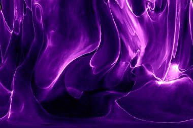 Alkol mürekkebi teknikli doğal akışkan resim. Yumuşak rüya renkleri şeffaf dalgalı çizgiler oluşturur.