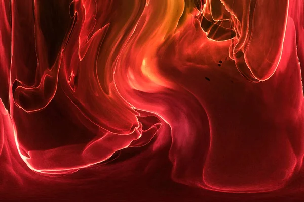 Alkol mürekkebinden yapılmış doğal akışkan sanat tablosu. Yumuşak, rüya gibi renkler. Aurora oluştur. Şeffaf dalgalı hatları ateşle.