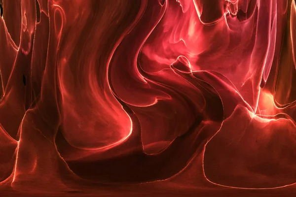 Alkol mürekkebinden yapılmış doğal akışkan sanat tablosu. Yumuşak, rüya gibi renkler. Aurora oluştur. Şeffaf dalgalı hatları ateşle.