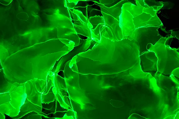 Alkol mürekkebi teknikli doğal akışkan resim. Yumuşak rüya renkleri şeffaf dalgalı çizgiler oluşturur.