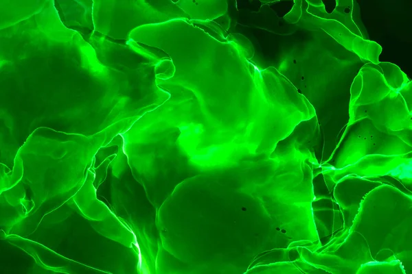 Alkol mürekkebi teknikli doğal akışkan resim. Yumuşak rüya renkleri şeffaf dalgalı çizgiler oluşturur.