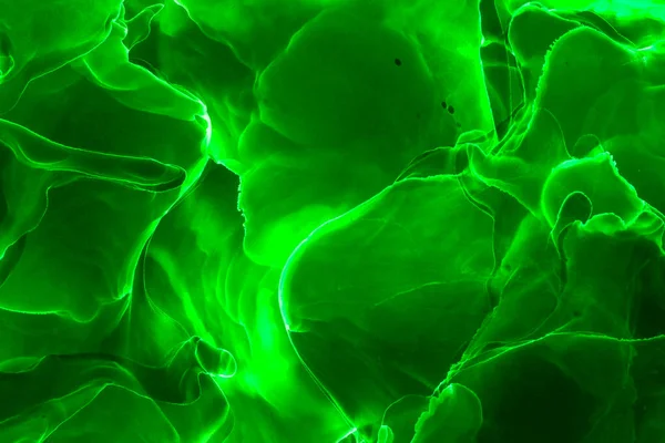 Alkol mürekkebi teknikli doğal akışkan resim. Yumuşak rüya renkleri şeffaf dalgalı çizgiler oluşturur.