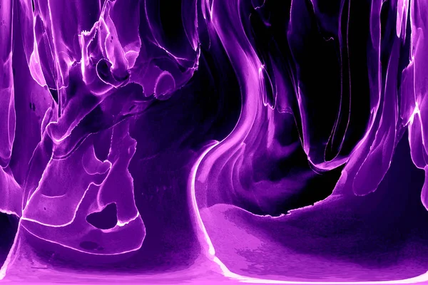 Alkol mürekkebi teknikli doğal akışkan resim. Yumuşak rüya renkleri şeffaf dalgalı çizgiler oluşturur.