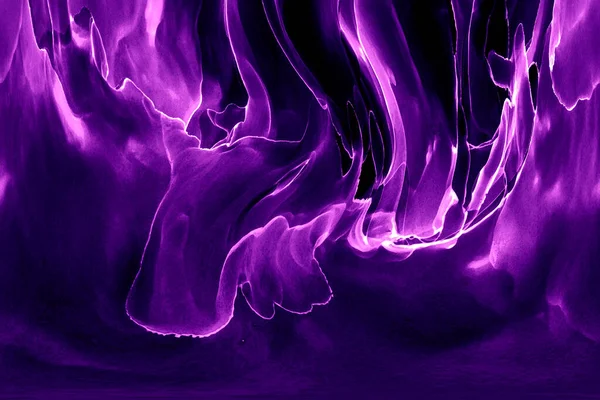 Alkol mürekkebi teknikli doğal akışkan resim. Yumuşak rüya renkleri şeffaf dalgalı çizgiler oluşturur.