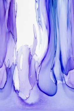 Alkol mürekkebi teknikli doğal akışkan resim. Yumuşak rüya renkleri şeffaf dalgalı çizgiler oluşturur.