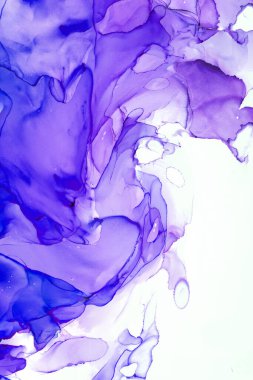 Alkol mürekkebinden yapılmış doğal akışkan sanat tablosu. Yumuşak, rüya gibi renkler. Aurora oluştur. Şeffaf dalgalı hatları ateşle.