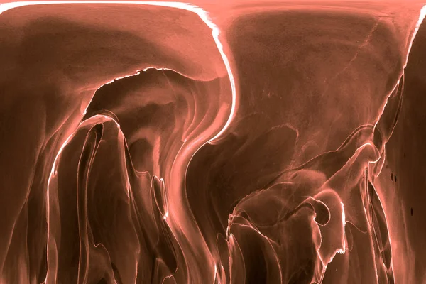 Alkol mürekkebi teknikli doğal akışkan resim. Yumuşak rüya renkleri şeffaf dalgalı çizgiler oluşturur.