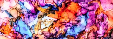 Alkol mürekkebi tekniğindeki doğal akışkan resim. Yumuşak rüya renkleri şeffaf dalgalı çizgiler oluşturur.