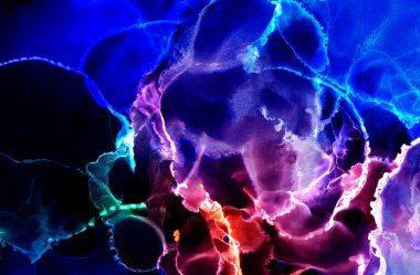 Alkol mürekkebi tekniğindeki doğal akışkan resim. Yumuşak rüya renkleri şeffaf dalgalı çizgiler oluşturur.