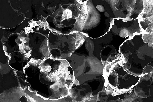 Alkol mürekkebi tekniğindeki doğal akışkan resim. Yumuşak rüya renkleri şeffaf dalgalı çizgiler oluşturur.