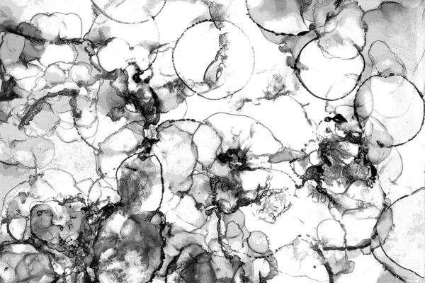 Alkol mürekkebi tekniğindeki doğal akışkan resim. Yumuşak rüya renkleri şeffaf dalgalı çizgiler oluşturur.