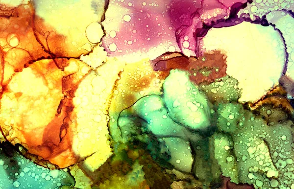 Alkol mürekkebi tekniğindeki doğal akışkan resim. Yumuşak rüya renkleri şeffaf dalgalı çizgiler oluşturur.