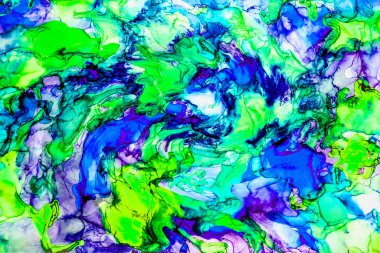 Alkol mürekkebi tekniğindeki doğal akışkan resim. Yumuşak rüya renkleri şeffaf dalgalı çizgiler oluşturur.