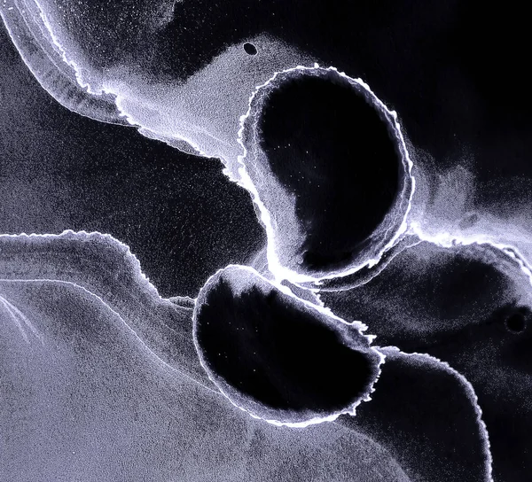 Alkol mürekkebinin sunduğu yüksek kaliteli akış sanatı tasarımcıya modern bir soyut arkaplan sağlar..