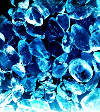 Pembe. Yeşil. Mavi. Mor. Kahverengi. Doğal Kuvars. Buz küpü biçimi arkaplanı