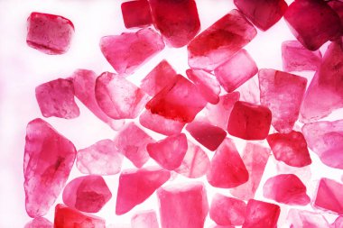 Pembe. Yeşil. Mavi. Mor. Kahverengi. Doğal Kuvars. Buz küpü biçimi arkaplanı