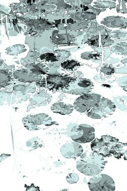 Nilüfer yaprakları ve nilüfer yapraklarıyla sunulan zarif desenli tasarım.