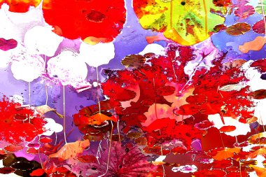 Nilüfer yaprakları ve nilüfer yapraklarıyla sunulan zarif desenli tasarım.