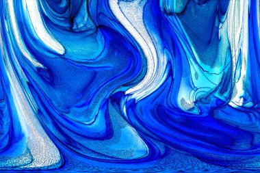 Alkol mürekkebi teknikli doğal akışkan resim. Yumuşak rüya renkleri şeffaf dalgalı çizgiler oluşturur.