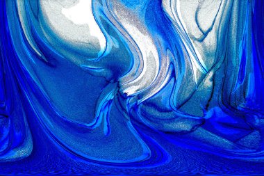 Alkol mürekkebi teknikli doğal akışkan resim. Yumuşak rüya renkleri şeffaf dalgalı çizgiler oluşturur.