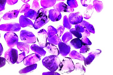 Pembe. Yeşil. Mavi. Mor. Kahverengi. Doğal Kuvars. Buz küpü biçimi arkaplanı