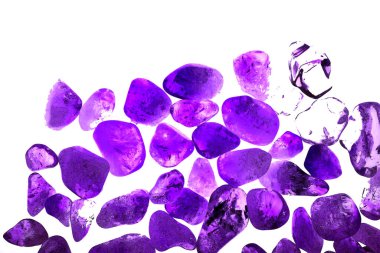 Pembe. Yeşil. Mavi. Mor. Kahverengi. Doğal Kuvars. Buz küpü biçimi arkaplanı