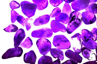 Pembe. Yeşil. Mavi. Mor. Kahverengi. Doğal Kuvars. Buz küpü biçimi arkaplanı