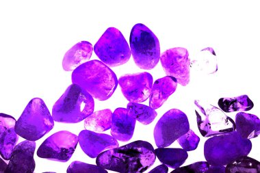 Pembe. Yeşil. Mavi. Mor. Kahverengi. Doğal Kuvars. Buz küpü biçimi arkaplanı