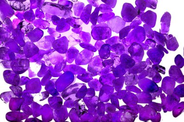 Pembe. Yeşil. Mavi. Mor. Kahverengi. Doğal Kuvars. Buz küpü biçimi arkaplanı