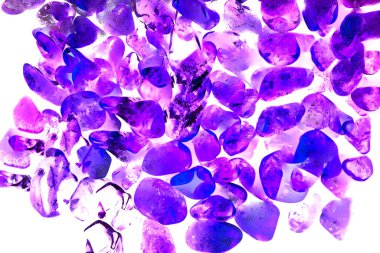 Pembe. Yeşil. Mavi. Mor. Kahverengi. Doğal Kuvars. Buz küpü biçimi arkaplanı