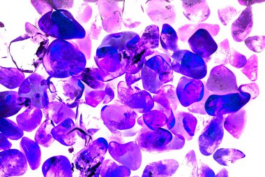 Pembe. Yeşil. Mavi. Mor. Kahverengi. Doğal Kuvars. Buz küpü biçimi arkaplanı