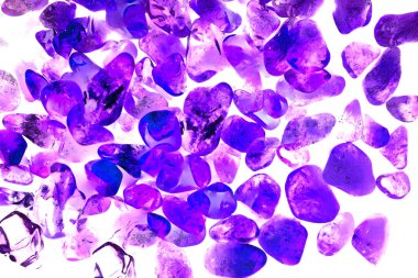 Pembe. Yeşil. Mavi. Mor. Kahverengi. Doğal Kuvars. Buz küpü biçimi arkaplanı