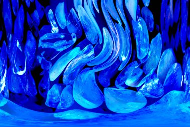 Pembe. Yeşil. Mavi. Mor. Kahverengi. Doğal Kuvars. Buz küpü biçimi arkaplanı