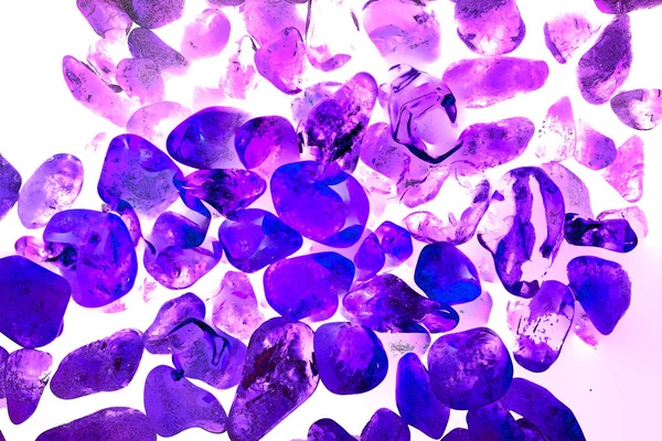 Pembe. Yeşil. Mavi. Mor. Kahverengi. Doğal Kuvars. Buz küpü biçimi arkaplanı