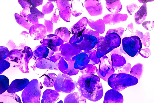 Pembe. Yeşil. Mavi. Mor. Kahverengi. Doğal Kuvars. Buz küpü biçimi arkaplanı