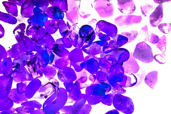 Pembe. Yeşil. Mavi. Mor. Kahverengi. Doğal Kuvars. Buz küpü biçimi arkaplanı