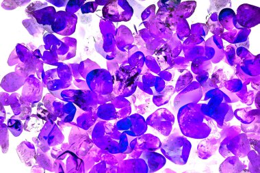 Pembe. Yeşil. Mavi. Mor. Kahverengi. Doğal Kuvars. Buz küpü biçimi arkaplanı