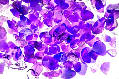 Pembe. Yeşil. Mavi. Mor. Kahverengi. Doğal Kuvars. Buz küpü biçimi arkaplanı