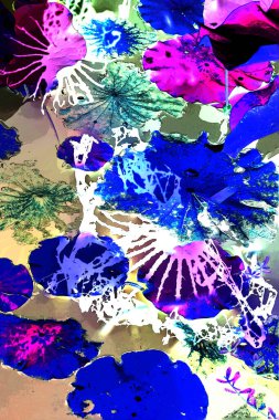 Nilüfer yaprakları ve nilüfer yapraklarıyla sunulan zarif desenli tasarım.