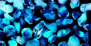 Kristal enine kesit arkaplanı. Doğal saydam agat kristal yüzey dilimi. Madenin makro yakın çekimi, soyut yapı