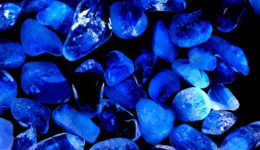 Kristal enine kesit arkaplanı. Doğal saydam agat kristal yüzey dilimi. Madenin makro yakın çekimi, soyut yapı