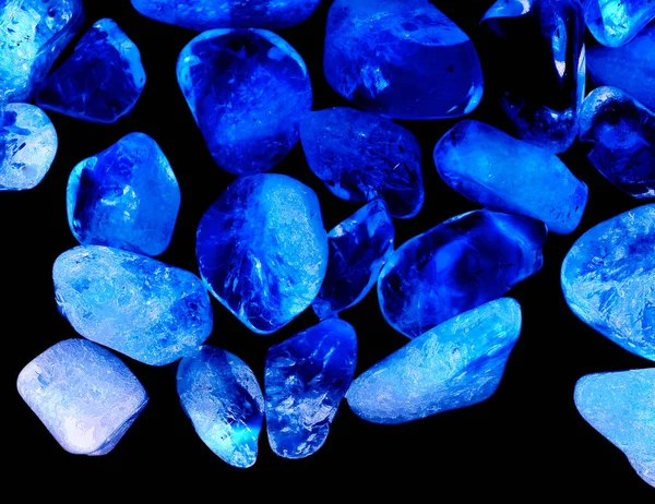 Kristal enine kesit arkaplanı. Doğal saydam agat kristal yüzey dilimi. Madenin makro yakın çekimi, soyut yapı